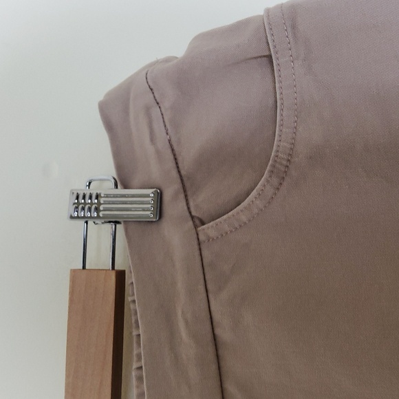 Isaac Mizrahi Women's Tan Pull-on Pants Size 18WT - Picture 2 of 7